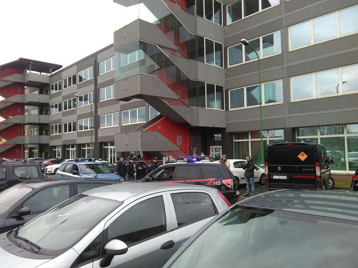Va in aula per un furto: nelle segnaletiche riconosce l'uomo che per un mese l'ha violentata