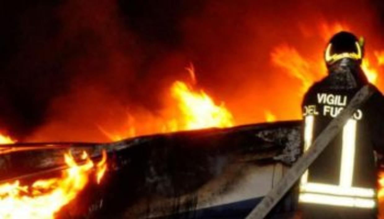 Cassonetti in fiamme a Oulx nella notte tra il 2 e il 3 febbraio