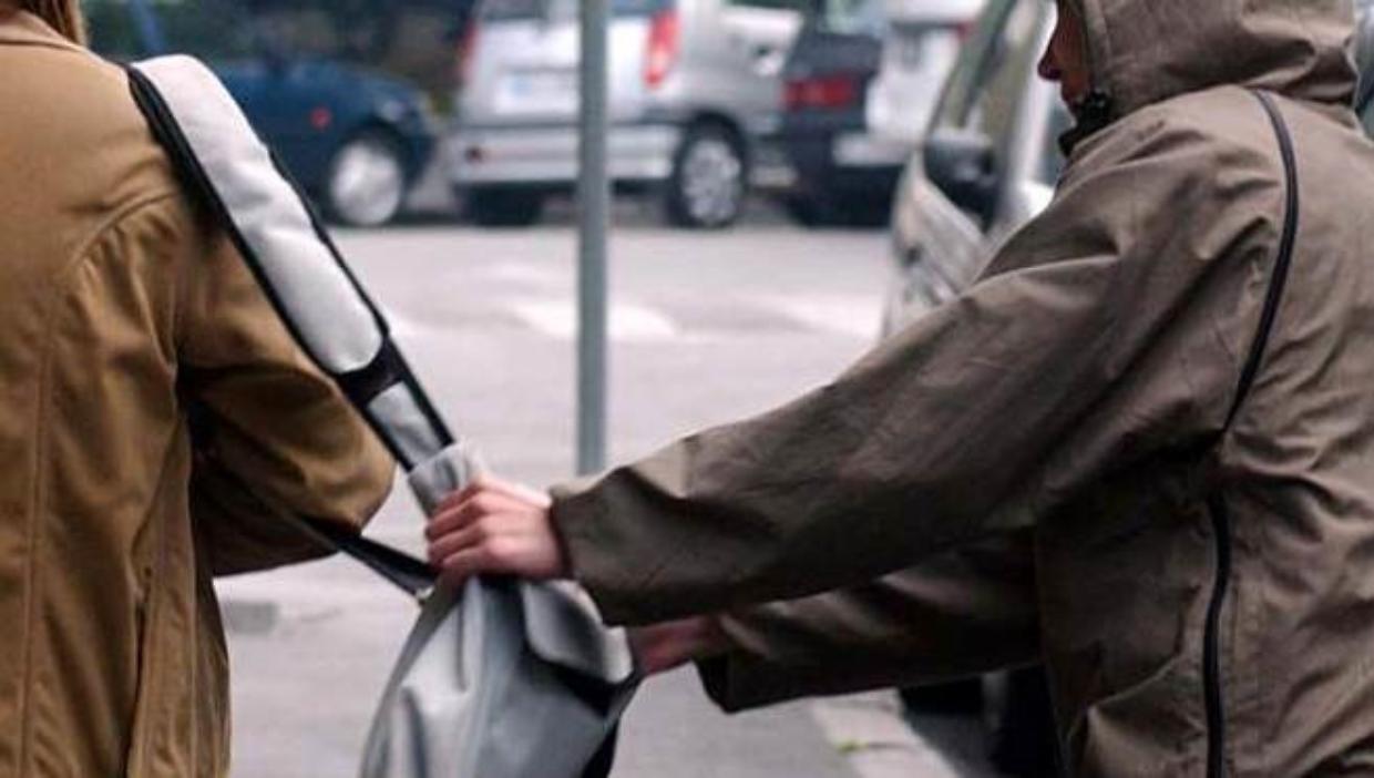 Arrestato per furto aggravato un 40enne dai carabinieri in via Cottolengo