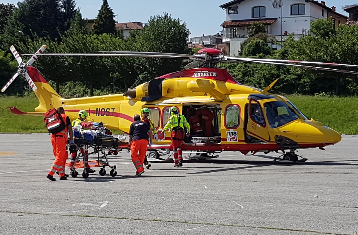 Nell'incidente è rimasta ferita gravemente anche una ragazza che è stata trasportata in elisoccorso al Cto 