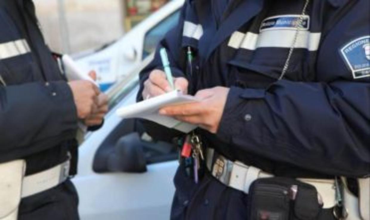 Venaria, multa per una donna che si fingeva mima per vessare i clienti