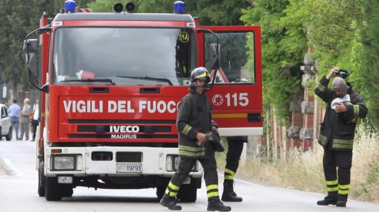 Mombracco, l'incendio si risveglia: fiamme vicino alle Falesie di Leonardo
