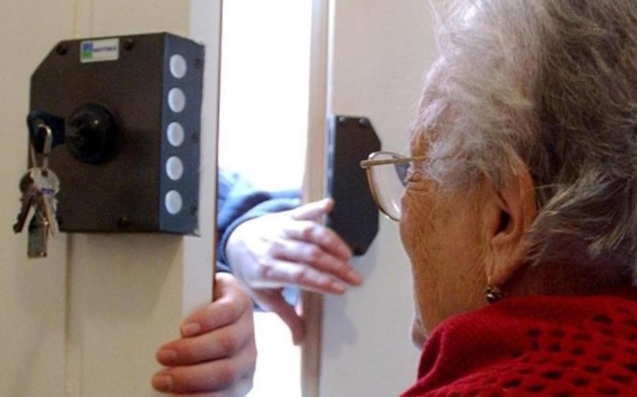 «Mi ha lasciata lì a morire»: parla Carla, aggredita e rapinata a 93 anni
