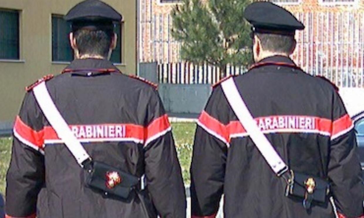 Semina il panico per le vie di Cuorgnè: carabinieri lo fermano con lo spray urticante