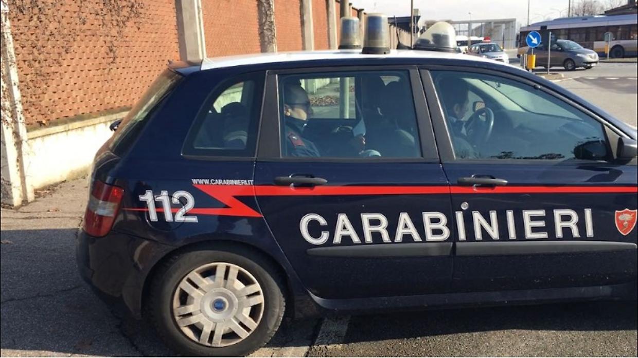 Aprono i cancelli del cimitero e ritrovano un corpo carbonizzato, è giallo a Gattinara
