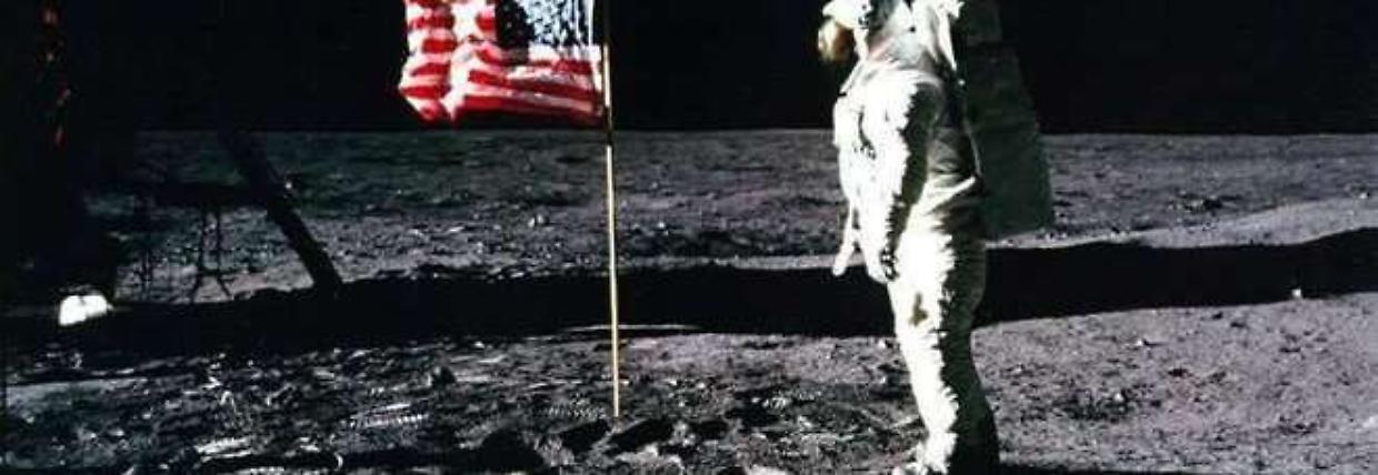 21 luglio 1969: la Luna, la voce di Armstrong e il mistero di quel “un” mai sentito
