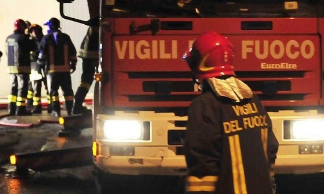 Auto bloccata sul ghiaccio tra Mezzenile e Monti: i vigili del fuoco salvano due persone