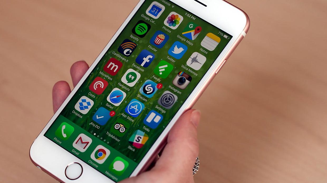Un torinese su tre non sa dove buttare il cellulare