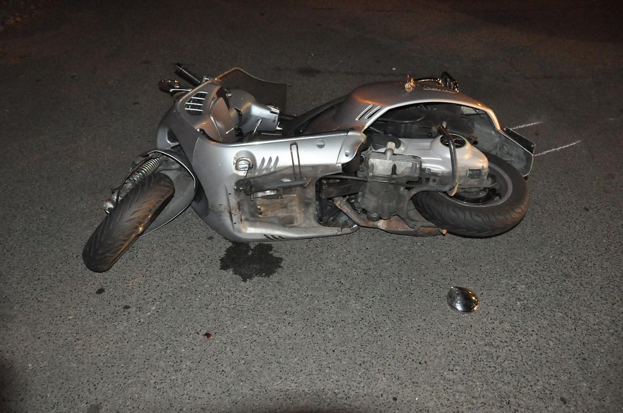 Scontro frontale tra scooter e auto, due feriti sono gravi