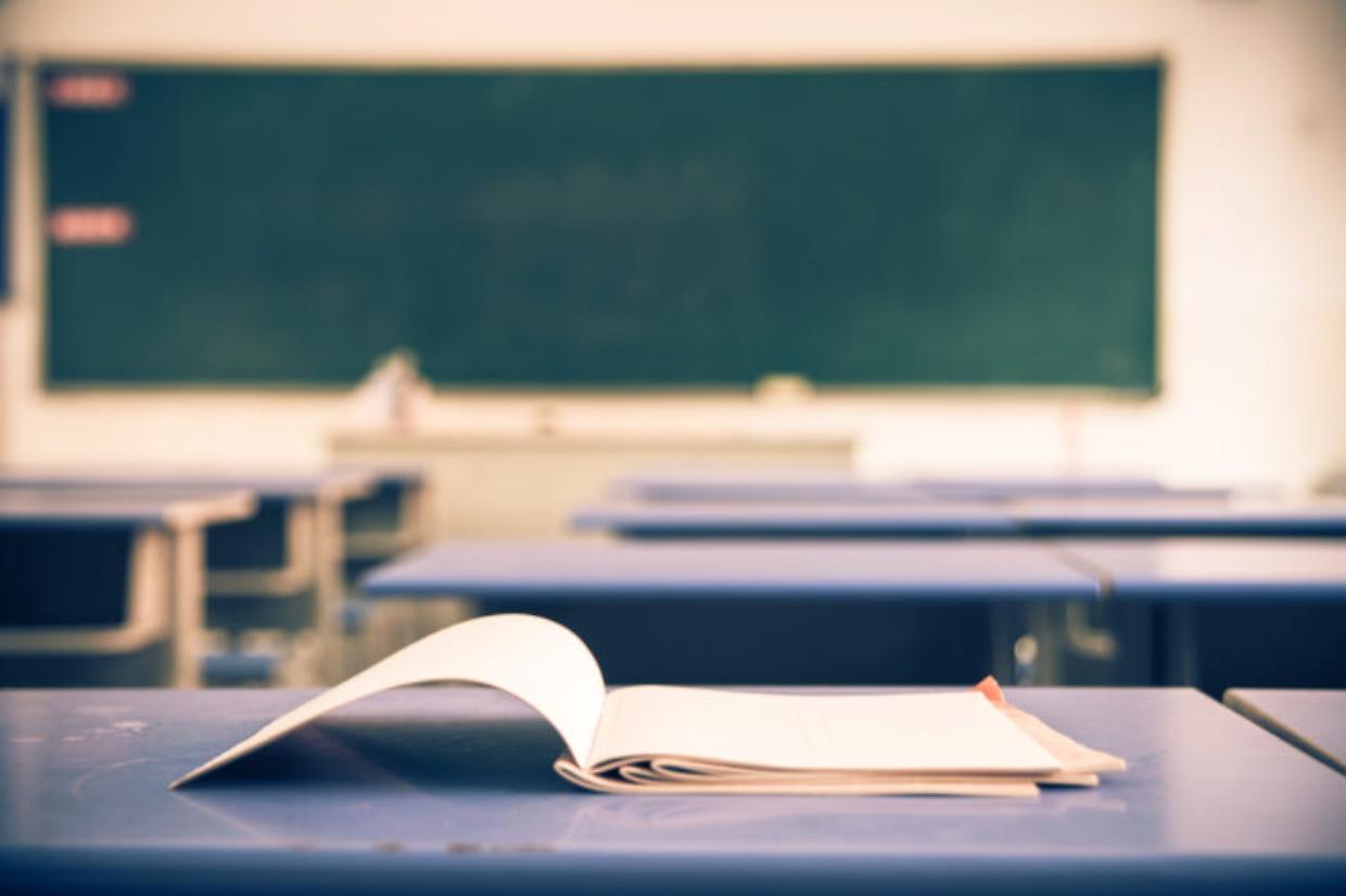 classe scuola aula banchi