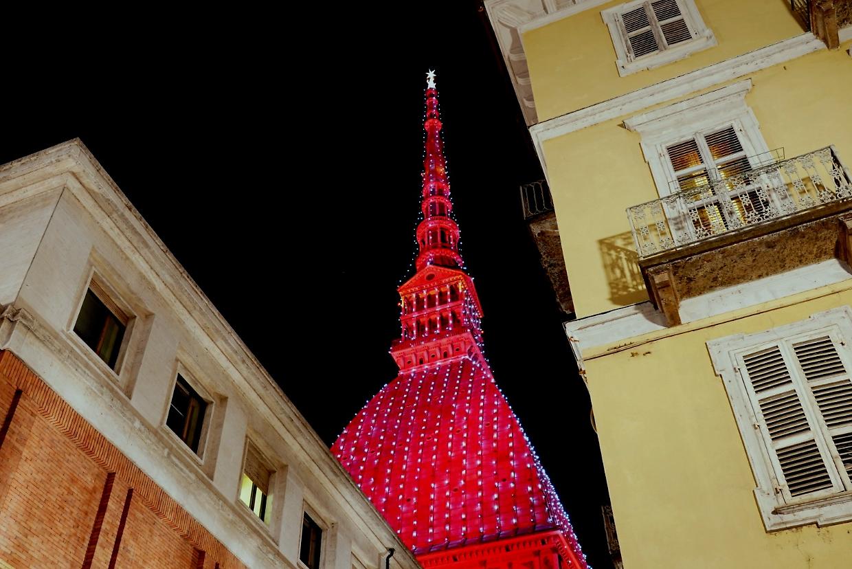 Mole Antonelliana, al via le illuminazioni natalizie fino al 4 gennaio 2026