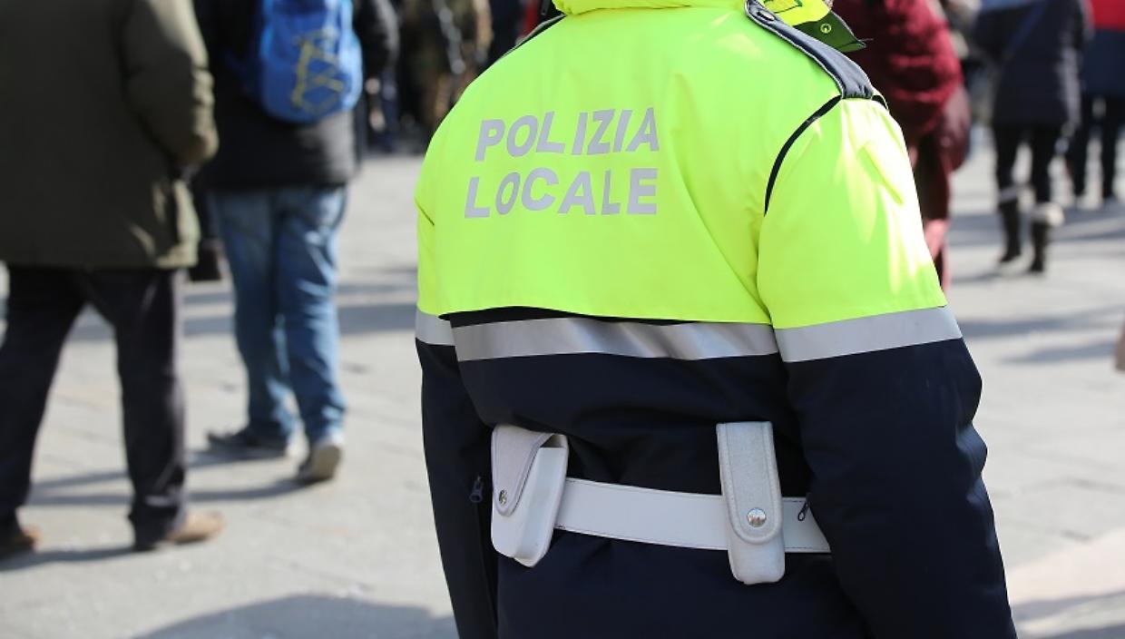 La polizia locale smaschera un subaffitto illegale nel complesso ex Moi, coinvolte tre persone ignare