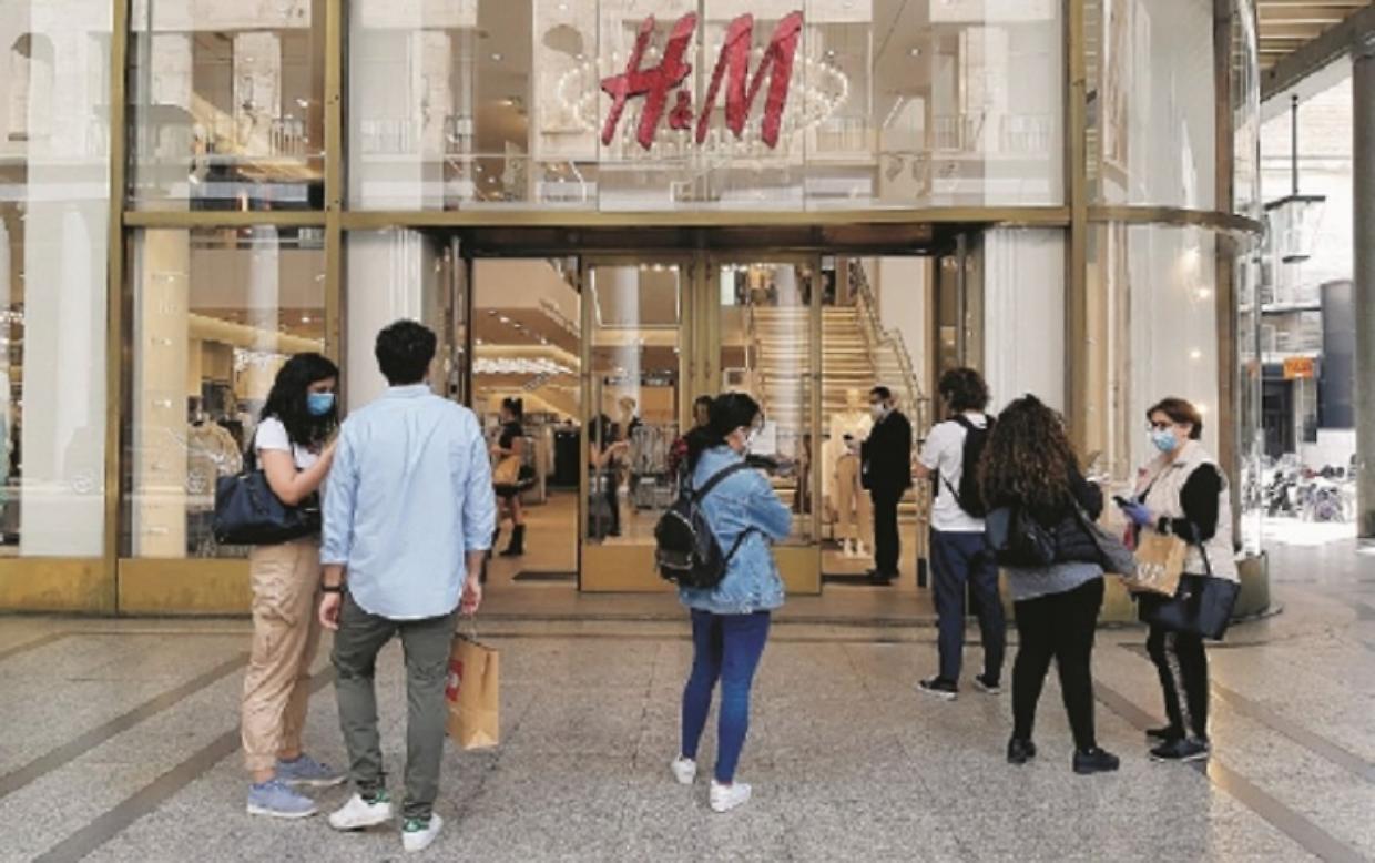 negozi riapertura torino hm