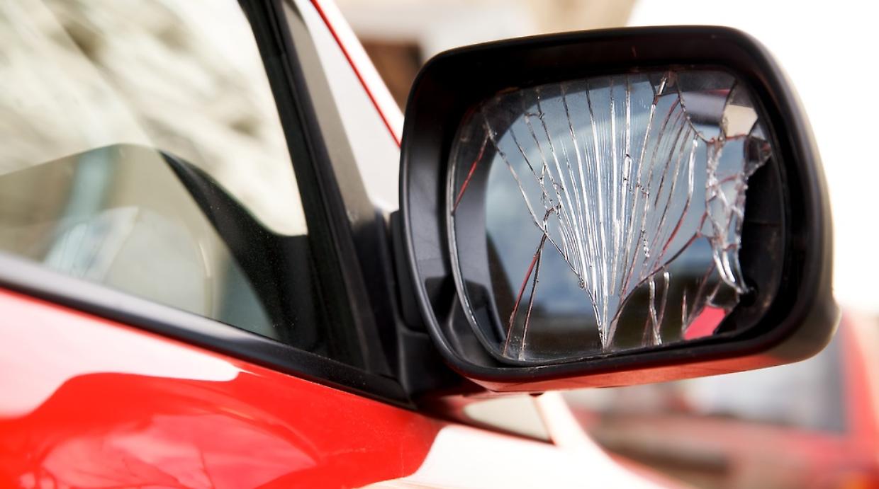 Guarene, allarme “truffa dello specchietto”: la polizia locale spiega come difendersi