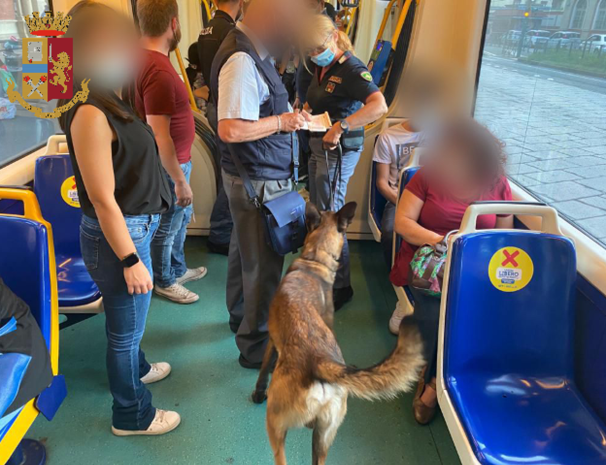 Controlli della polizia sulla linea 4