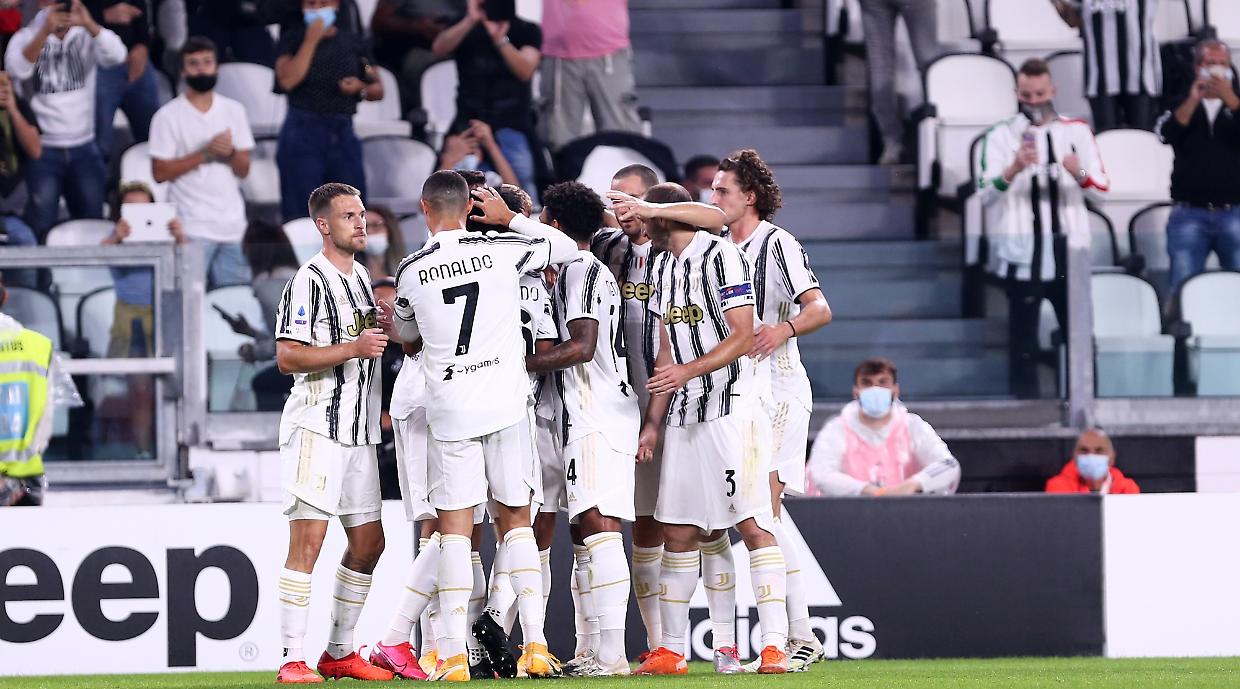 juve giocatori abbracci dp nuova
