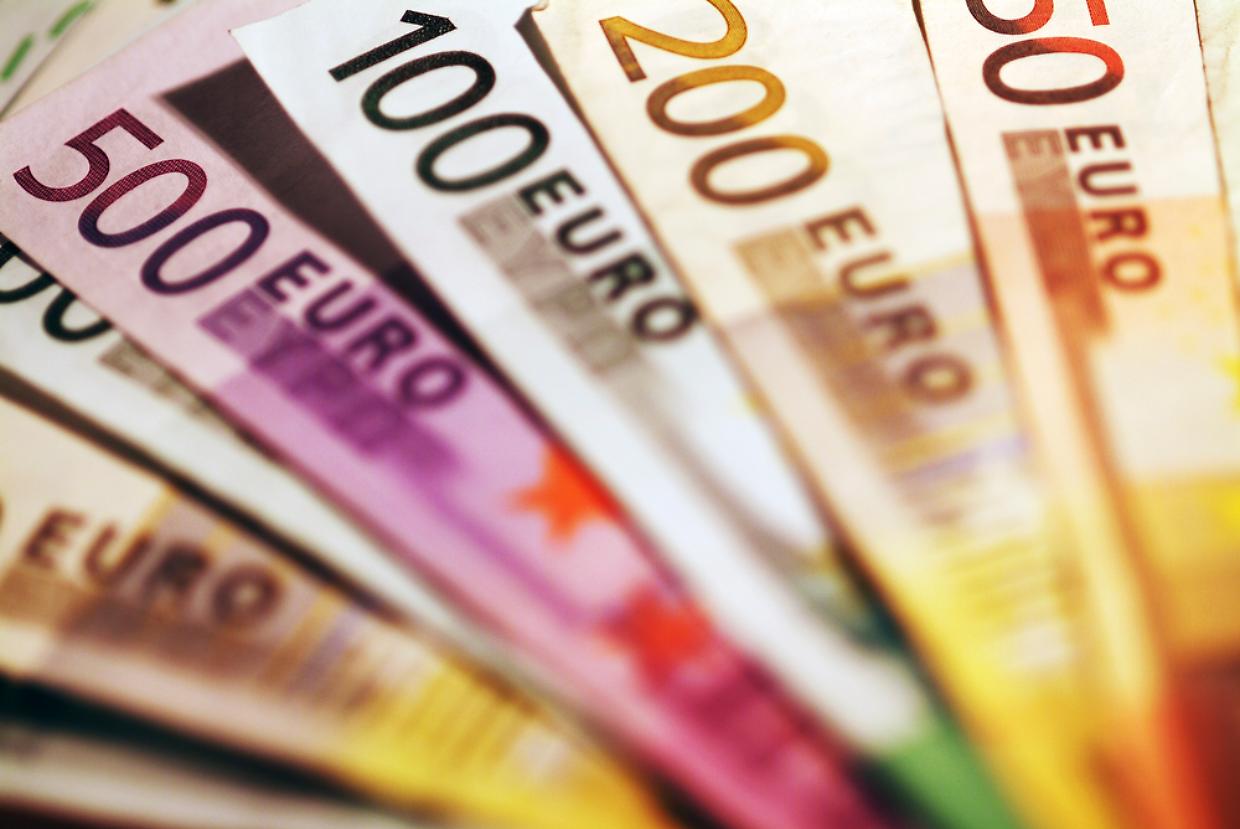 La Finanza ha notificato un obbligo di dimora a un 46enne, di origine albanese, accusato di usura.