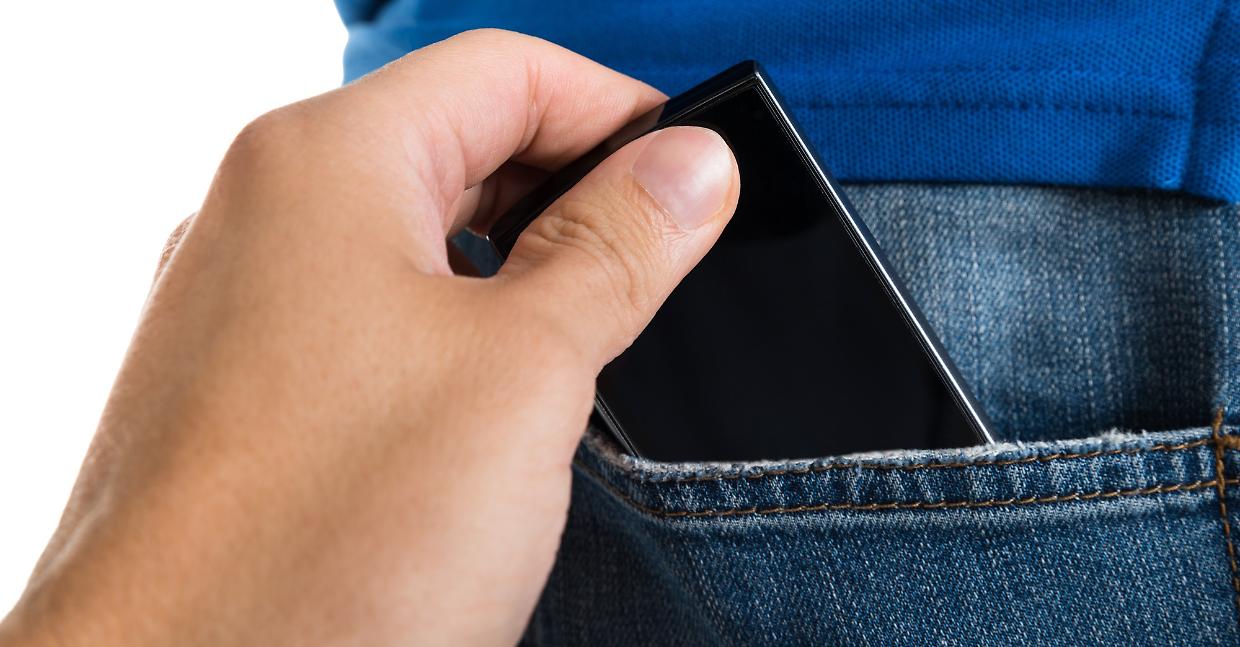 Smartphone e salute maschile: i potenziali rischi delle radiazioni sulla fertilità
