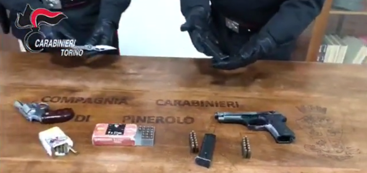 pistole carabinieri pinerolo