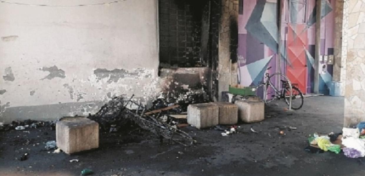incendio senzatetto via leoncavallo