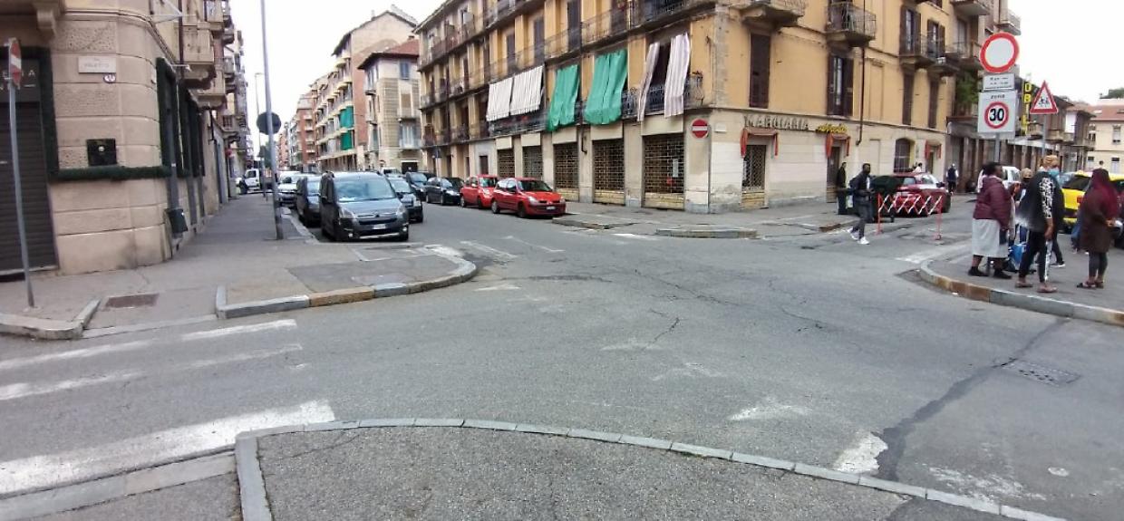 mercato piazza foroni strisce