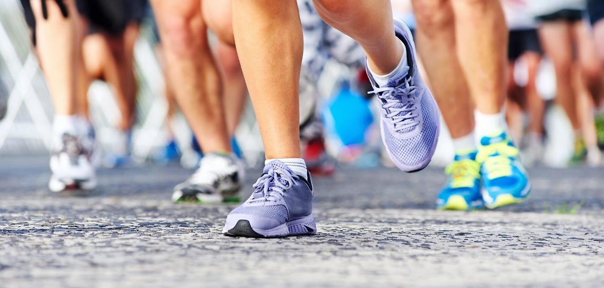 people running marathon
