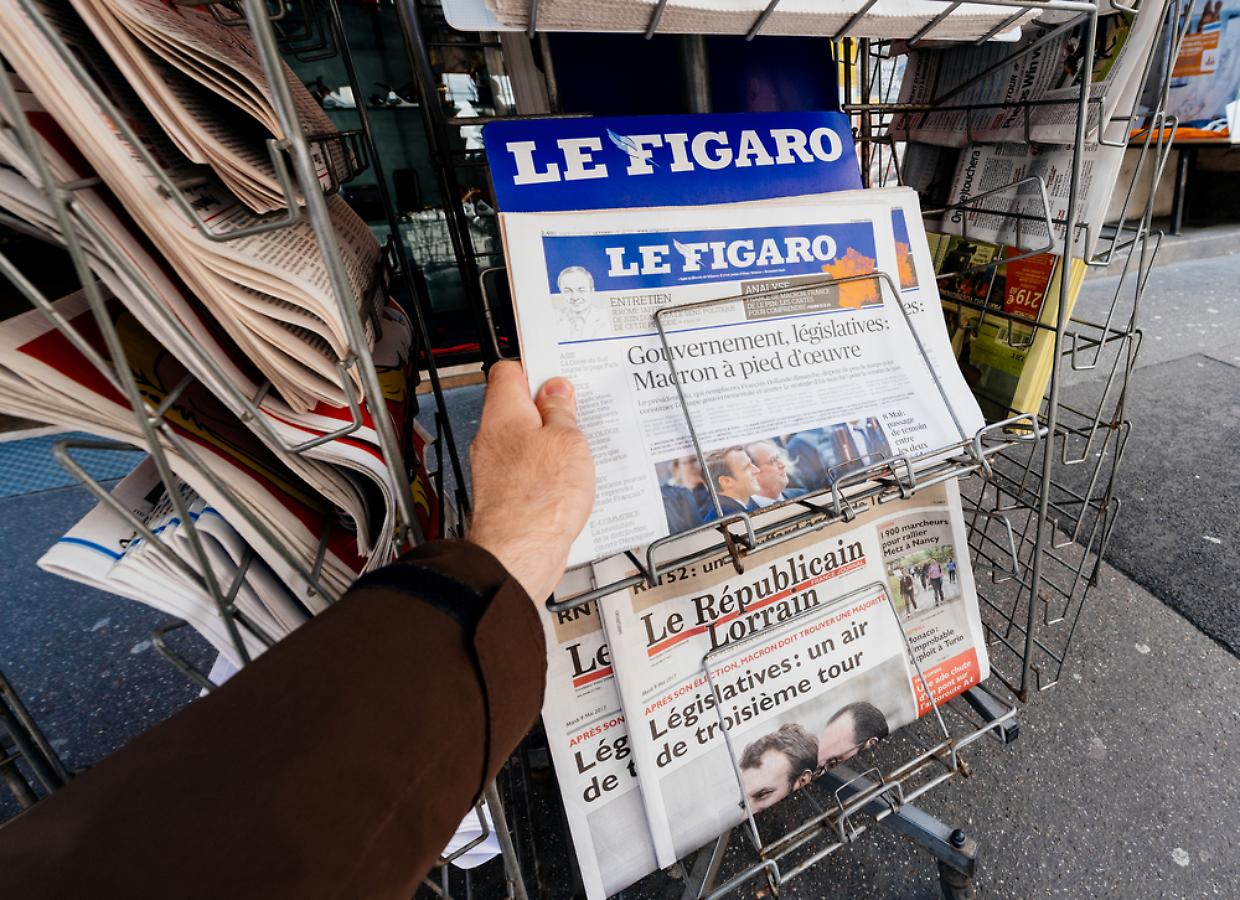Francois Hollande and Emmanuel Macron on cover of Le Figaro