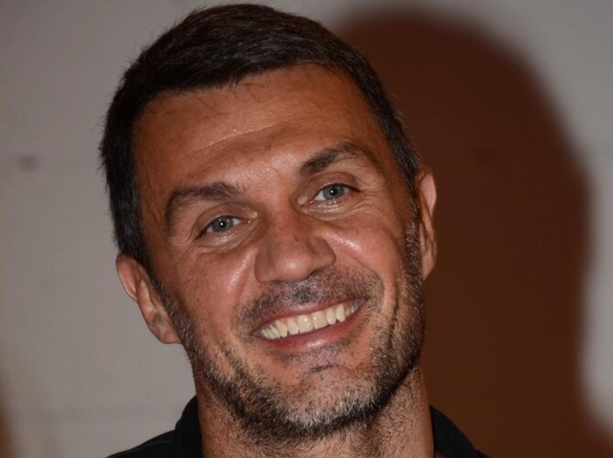 Paolo Maldini flashes handsome look to fascinate fans in Shanghai