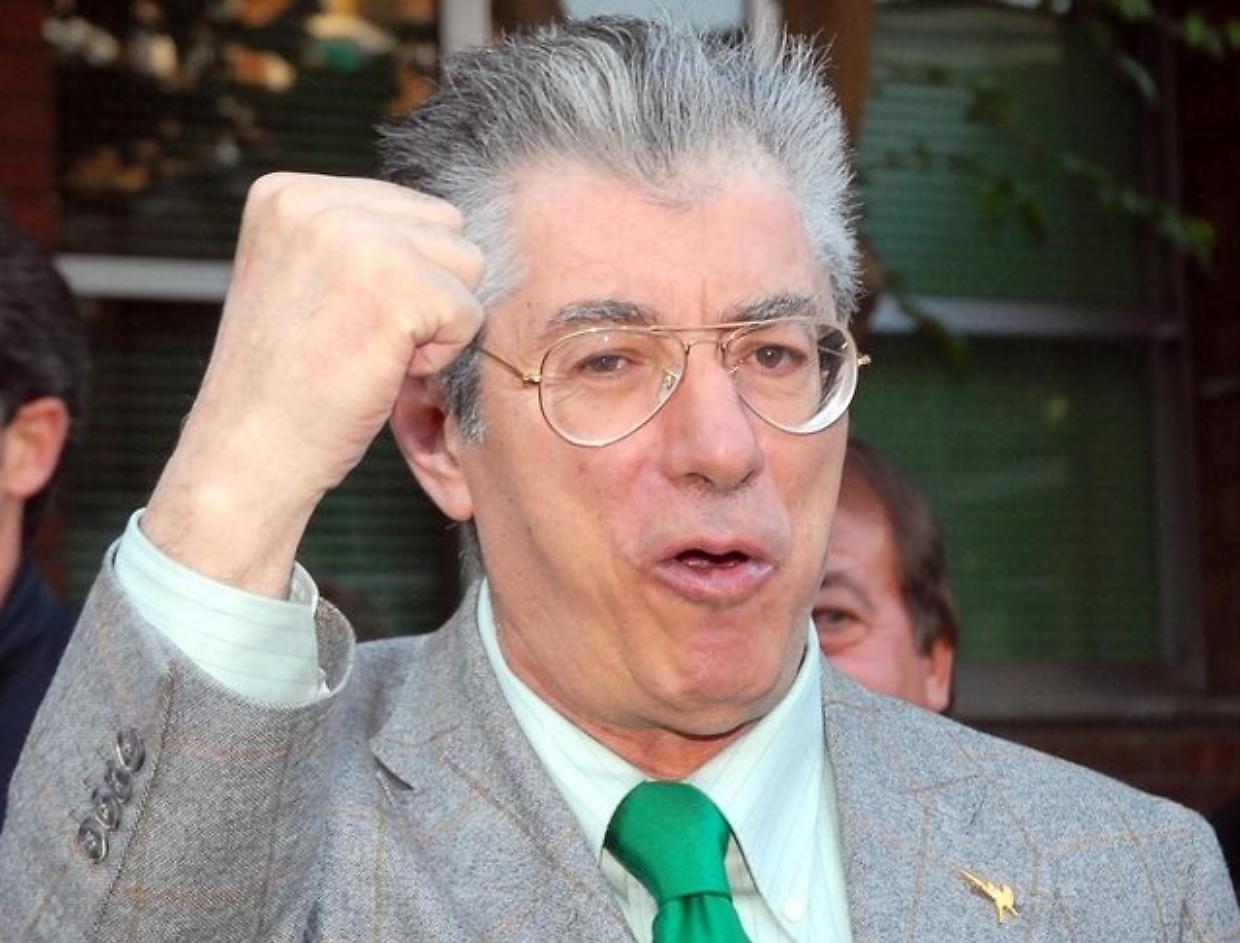 Milano - Umberto Bossi ricoverato d'urgenza in ospedale