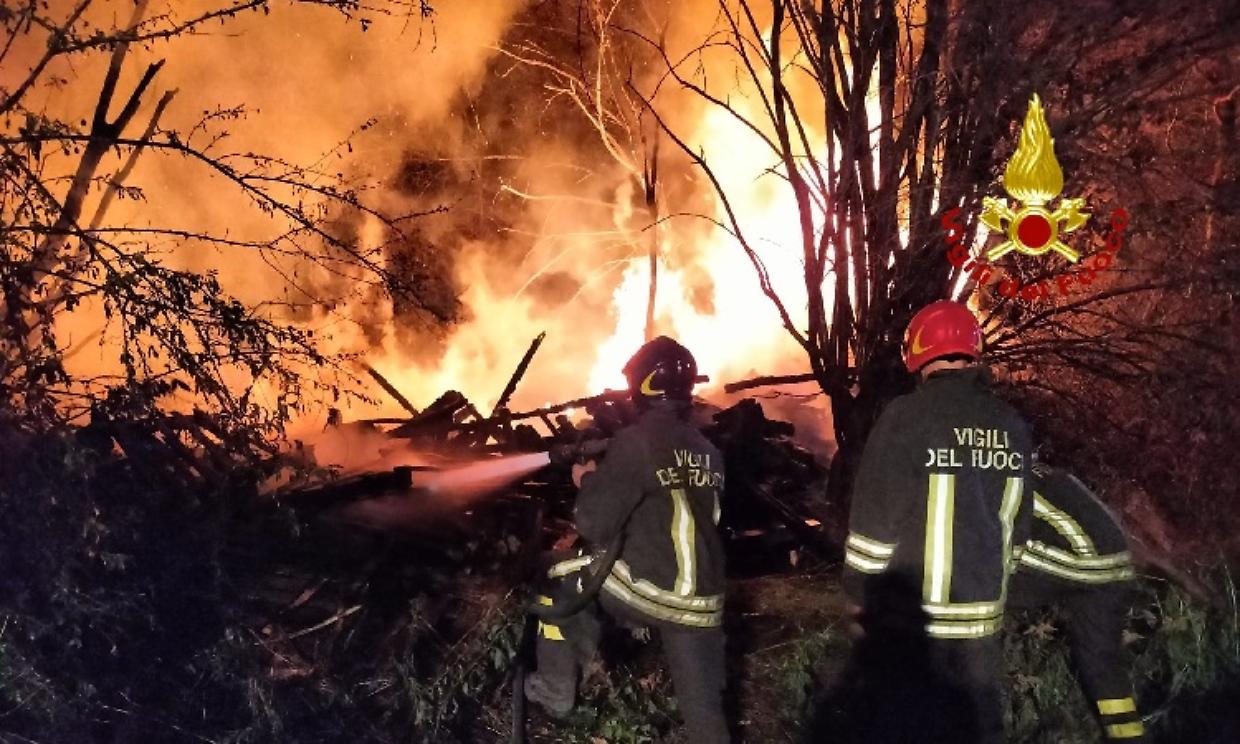 catasta legno incendio avigliana 4