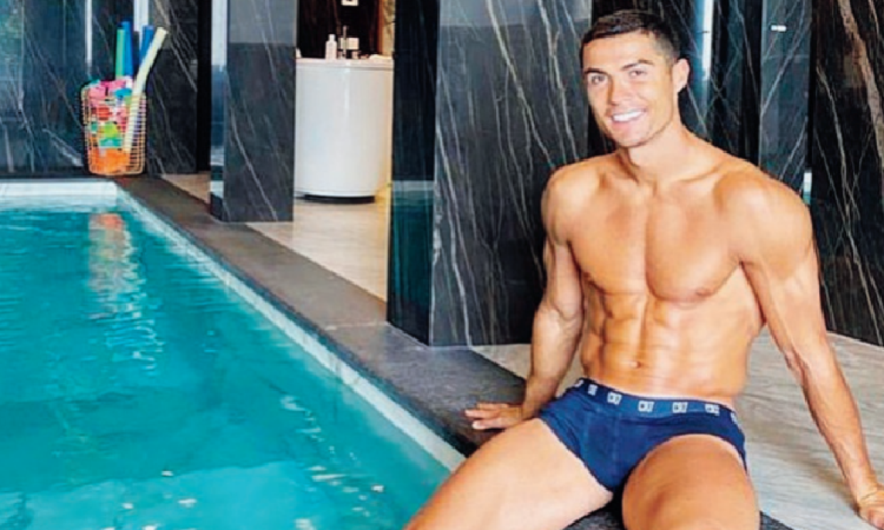 cristiano ronaldo piscina