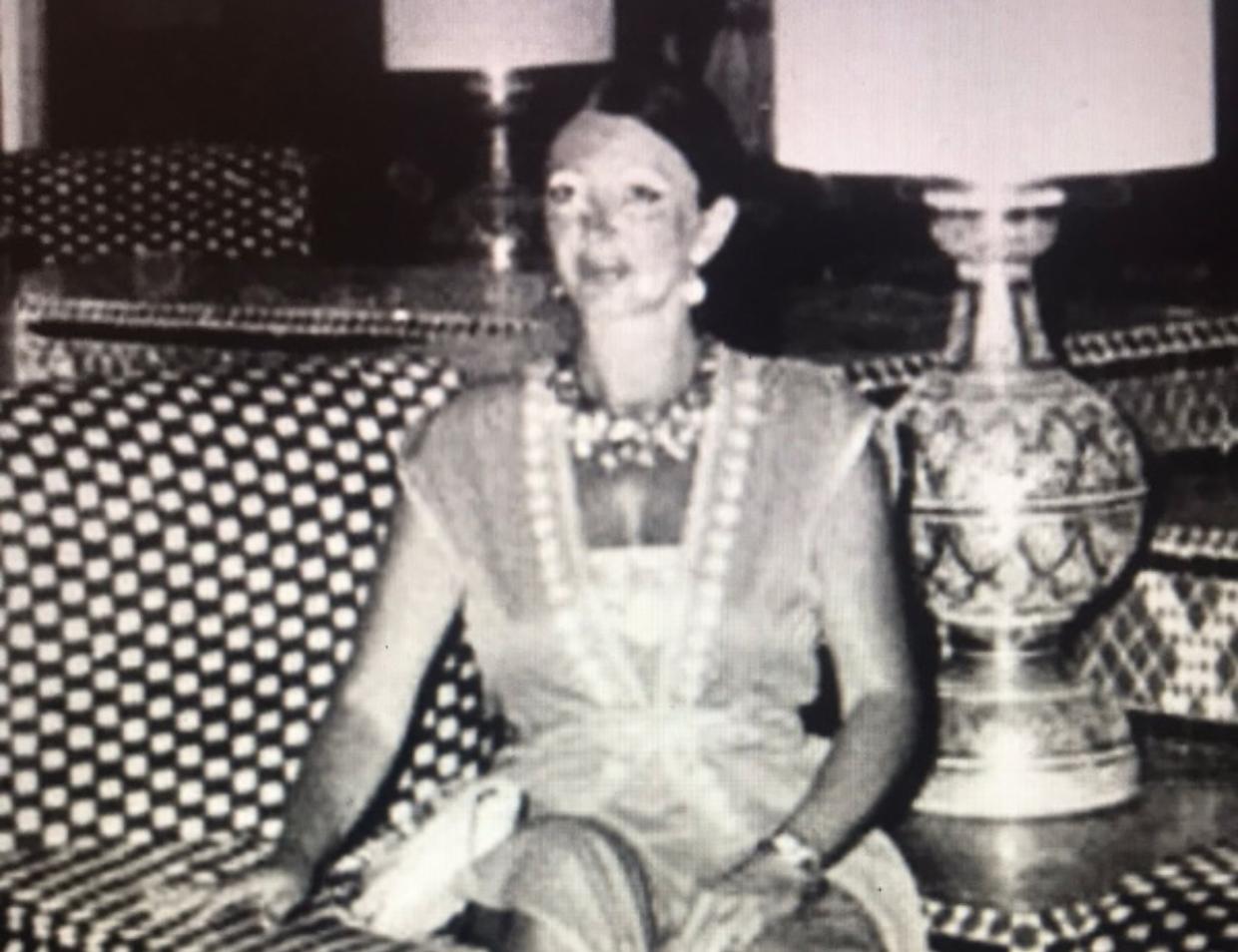 signora in rosso Franca Demichela