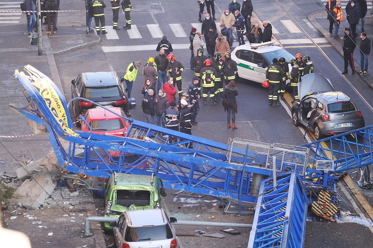 Crollo della gru di via Genova, nominato il perito: udienza rinviata a giugno