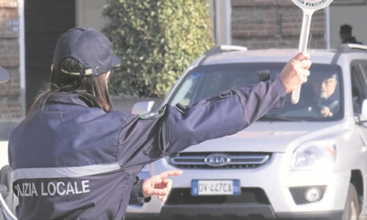 auto stop polizia blocchi