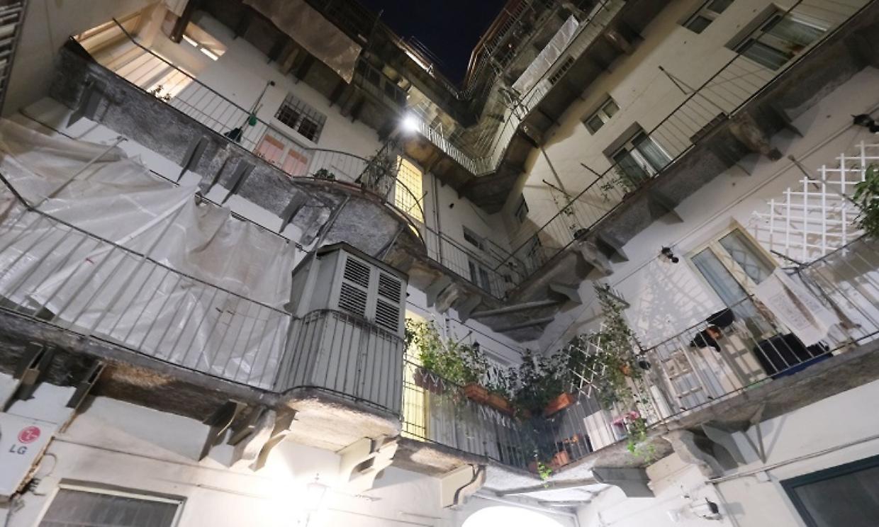 bambina volo tre anni caduta fatima palazzo adm