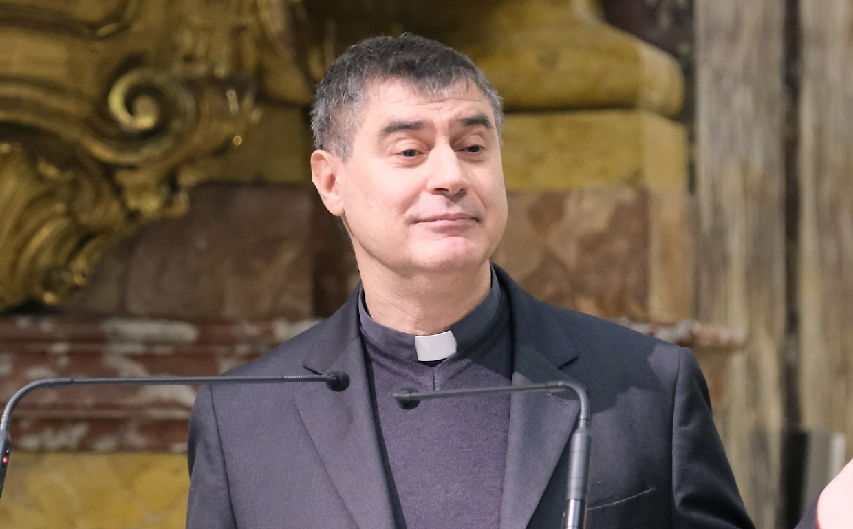 Il cardinale Repole al Rifugio Massi: "Prima della nazionalità, ci sono degli occhi"