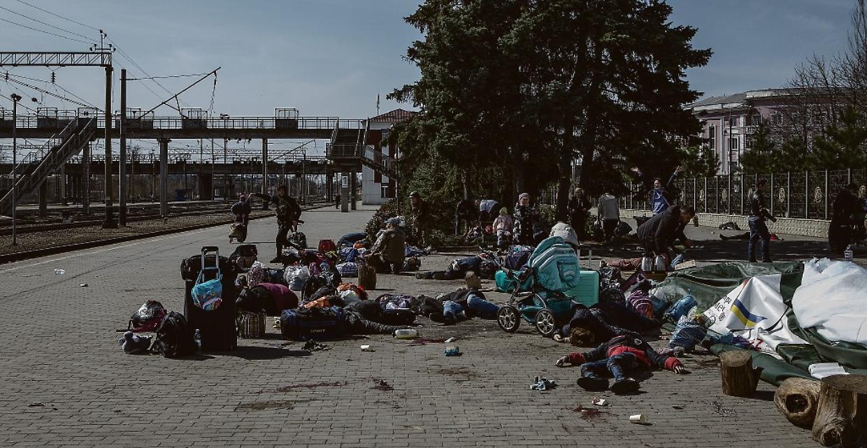 Over 30 killed, 100 hurt in Russian attack on Ukrainian railway station