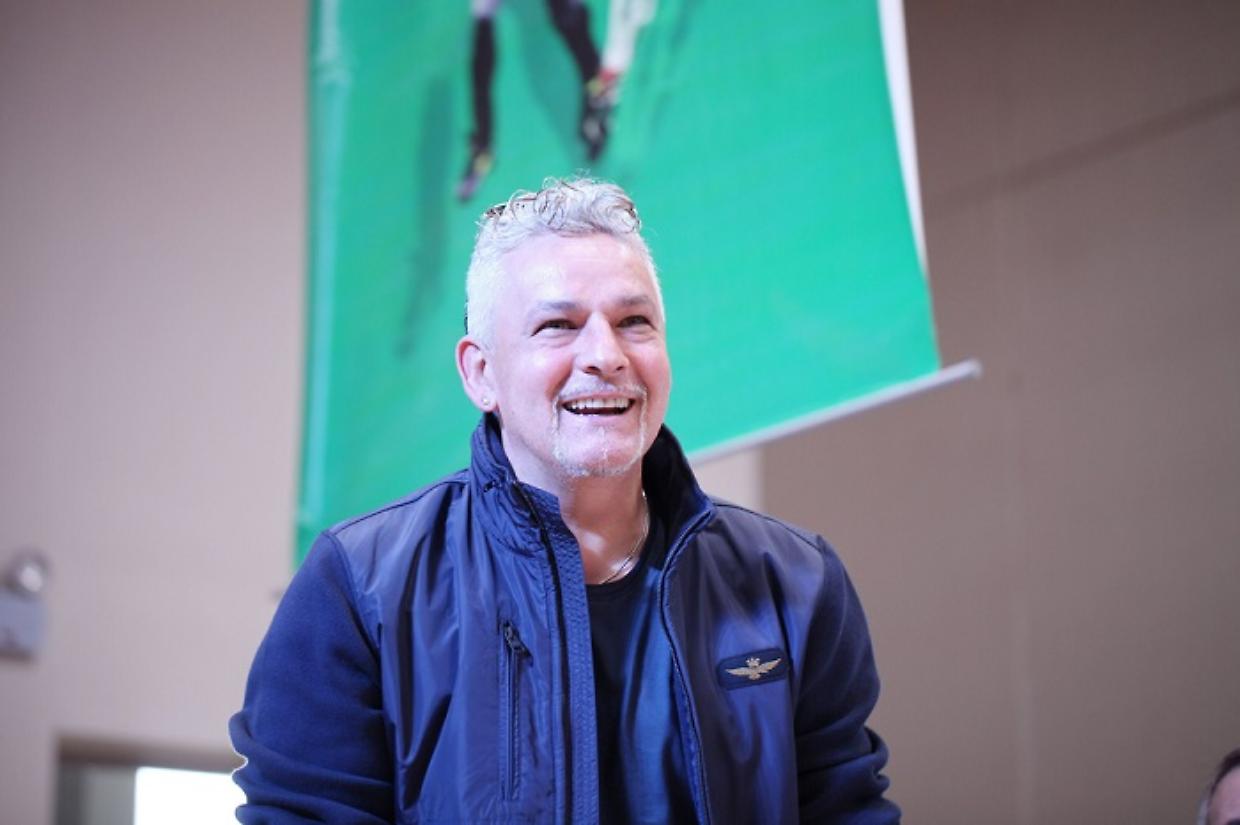 Gabriel Batistuta, Luis Figo, Roberto Baggio power up football event in southwest China's Chendu