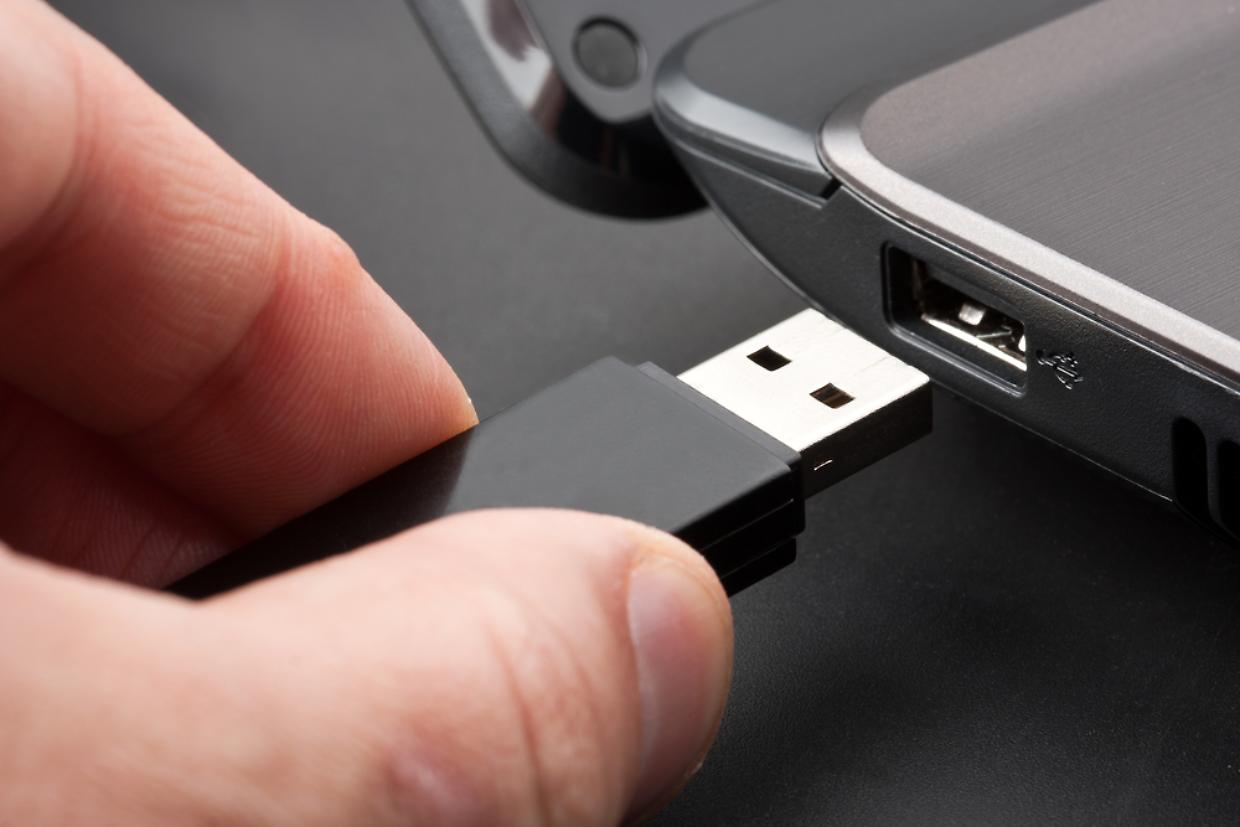 Plugging removable flash disk