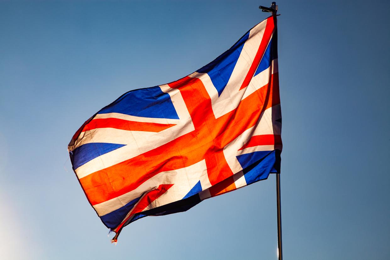 regno unito inghilterra bandiera waving UK flag in the blue sky, Union Jack flag