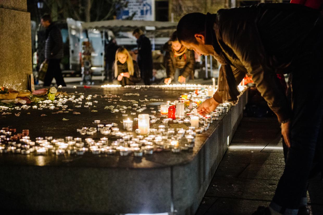 attentati parigi bataclan tributo dp