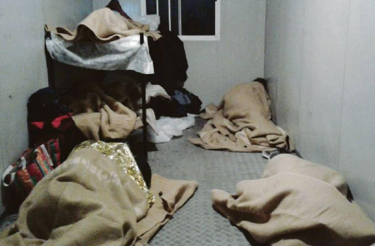 Tutto esaurito per i senzatetto: «Ci fanno dormire come bestie»