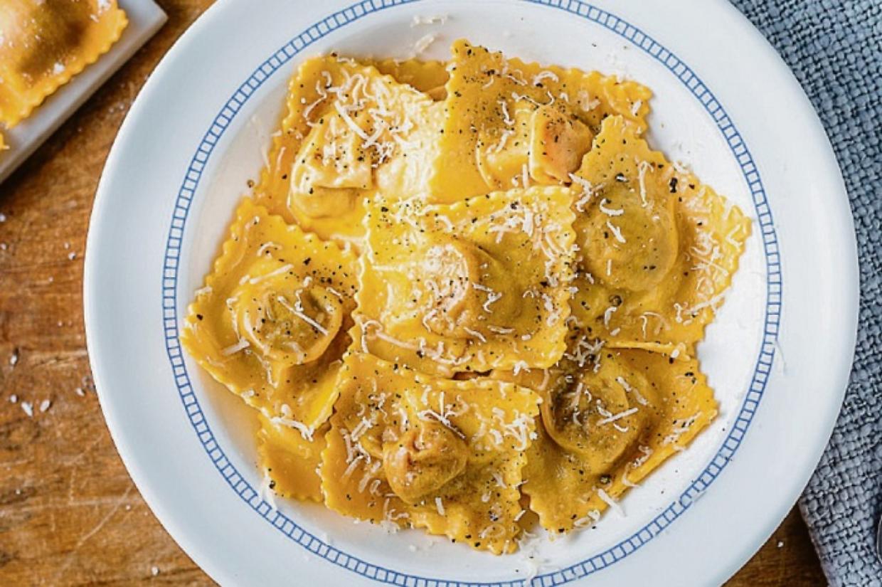 Parmigiano e noce moscata nei tortelli ripieni di zucca