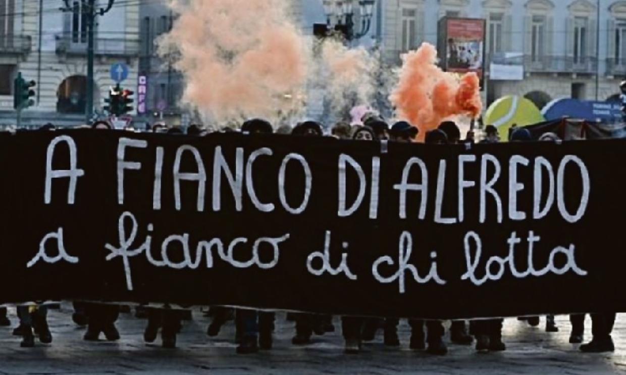 Ripetitori, cabine elettriche e incendi: le azioni in città dei gruppi anarchici