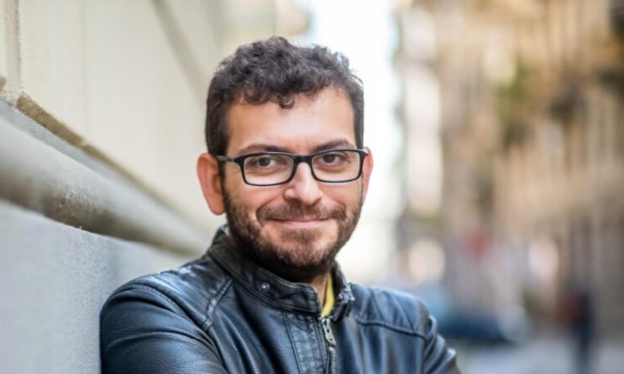 Un impiccato a Porta Palazzo dentro un costume da coniglio