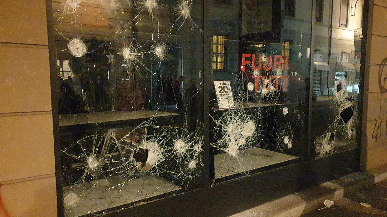 vetrine spaccate anarchici