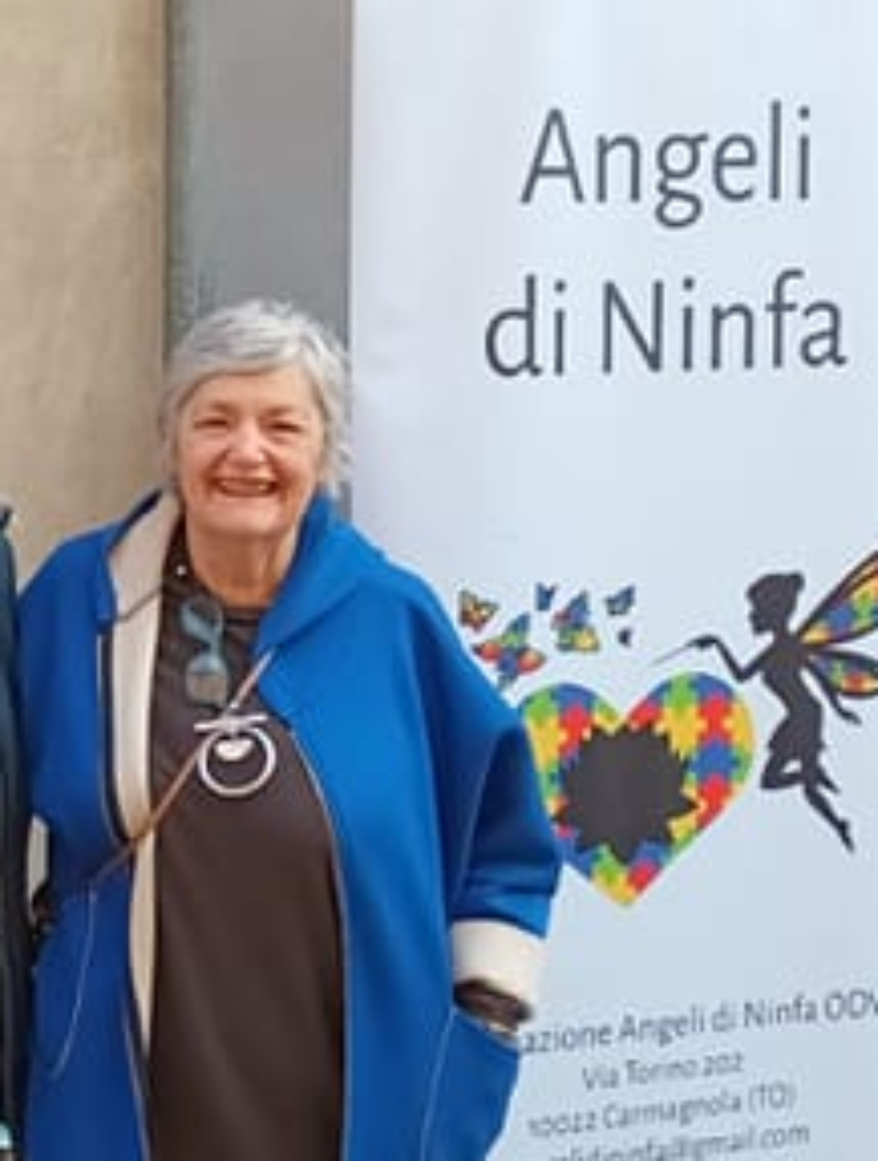 Una volontaria di Angeli di Ninfa