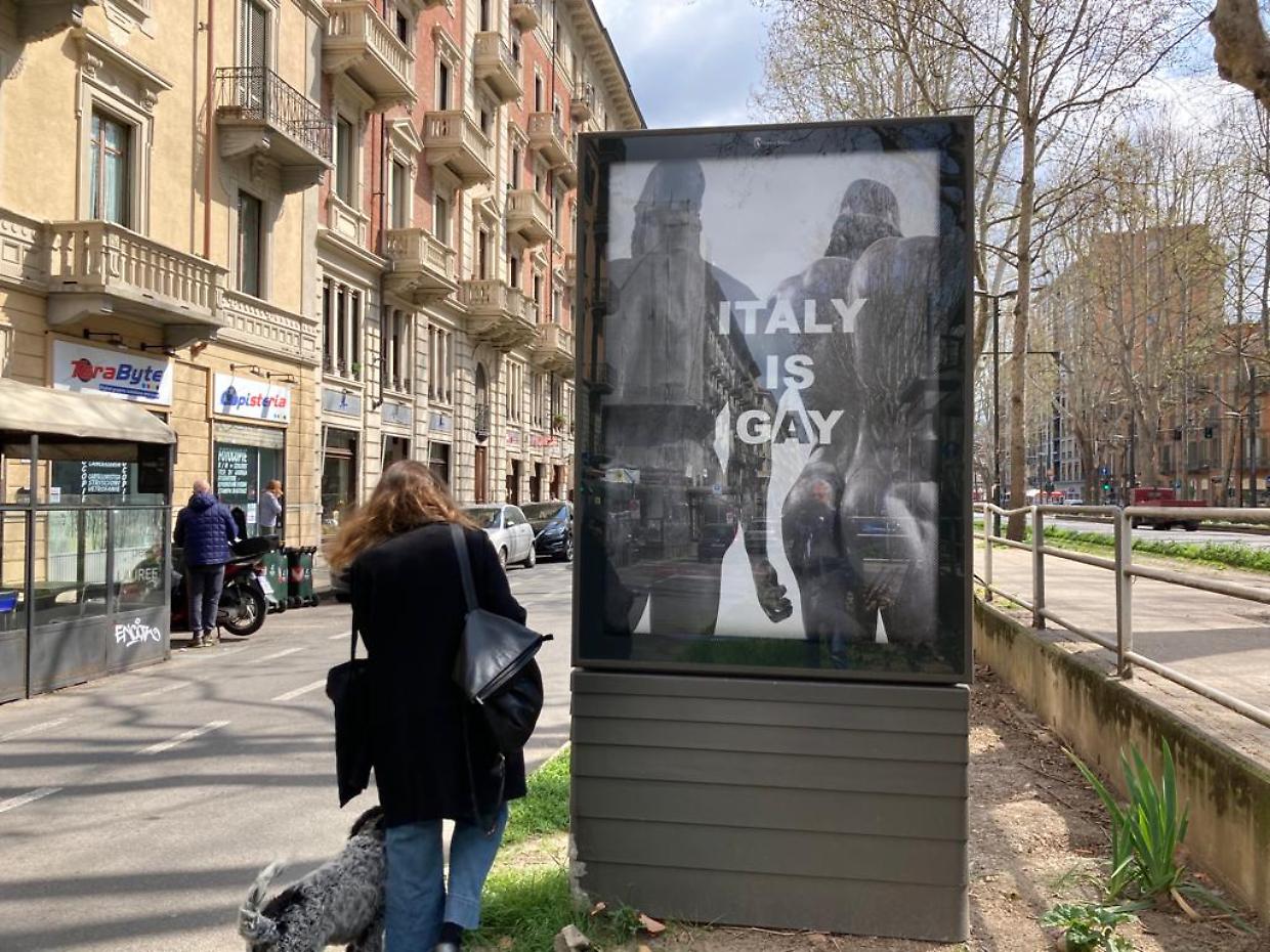 Italy is gay! Il Banksy torinese colpisce ancora
