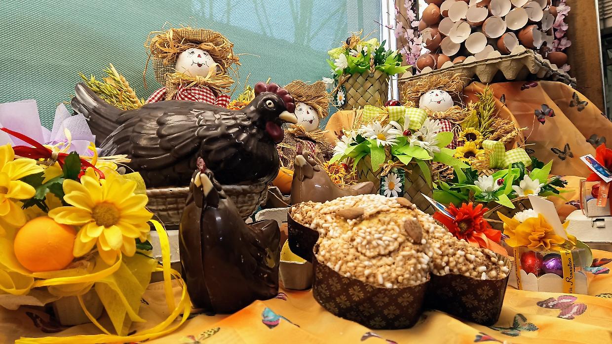 Alla pasticceria Raspino le colombe e le uova della pace per festeggiare la Pasqua 
