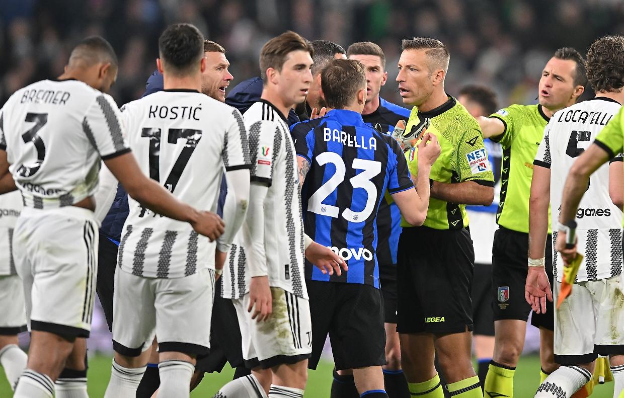 Insulti razzisti contro Lukaku, il giudice sportivo chiude la Curva SudCuadrado squalificato tre giornata, Lukaku una, Handanovic una